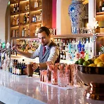Отель The Metropole