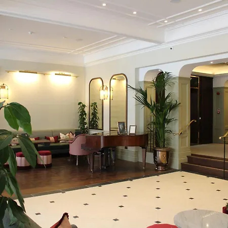 Отель The Metropole Корк