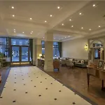 The Metropole ホテル