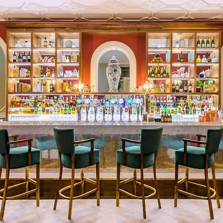 Отель The Metropole