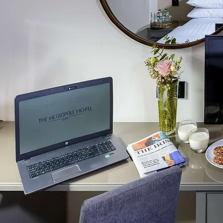 The Metropole فندق