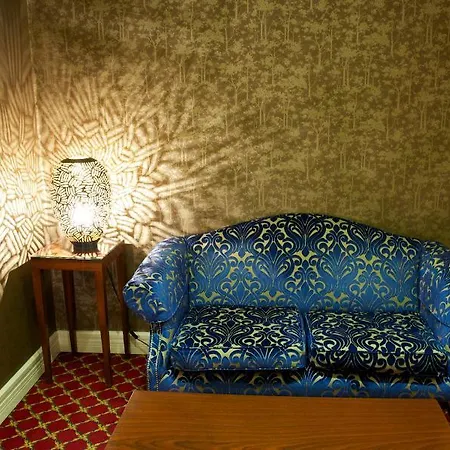 The Metropole كورك