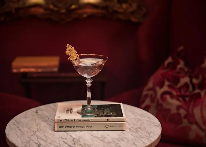 Отель The Metropole 4*