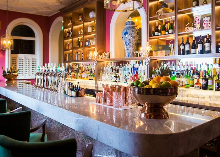 Отель The Metropole