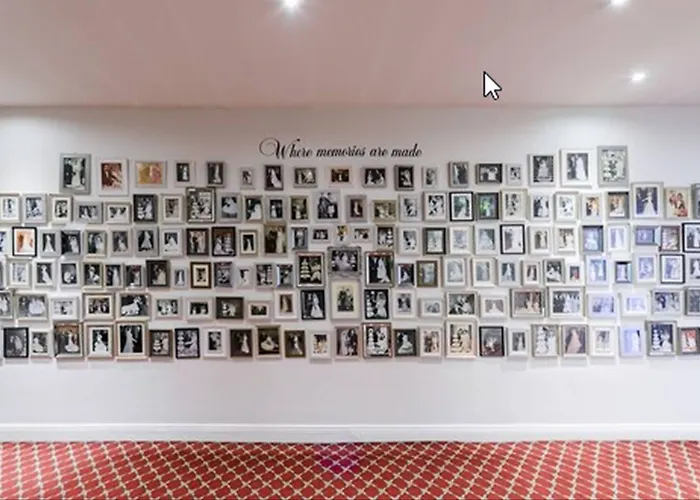 Отель The Metropole Корк