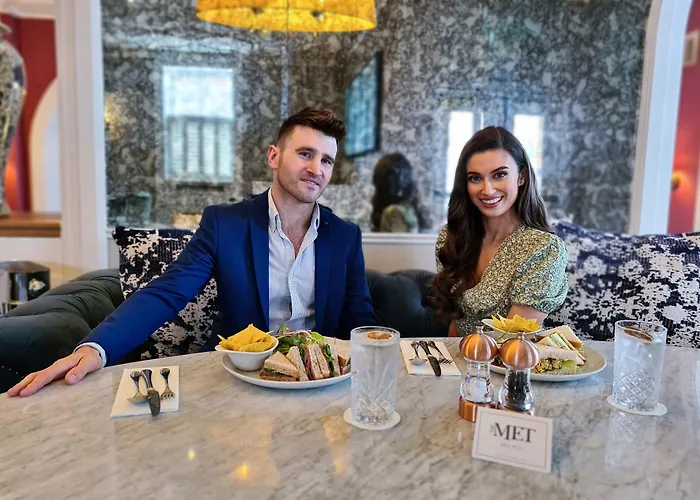 Отель The Metropole