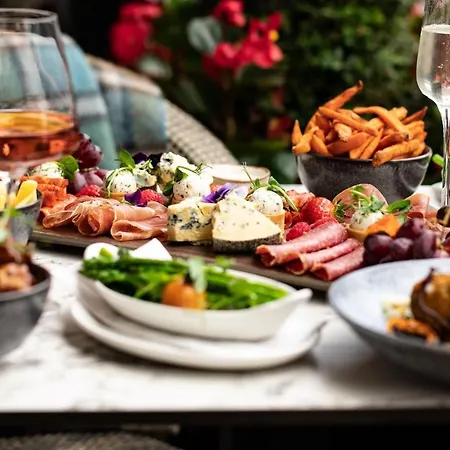 Otel The Metropole 4*